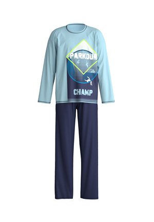 Helles blaues Langarmshirt mit „PARKOUR“ und „CHAMP“ Grafiken; kombiniert mit marineblauen Hosen. Glatter Stoff, lockere Passform, keine sichtbaren Verschlüsse.