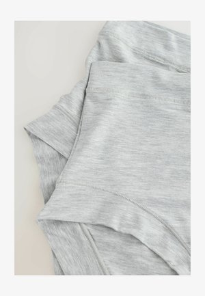 Culottes en coton gris avec une texture lisse et des coutures surpiquées, dotées d'une taille haute et d'une coupe classique.