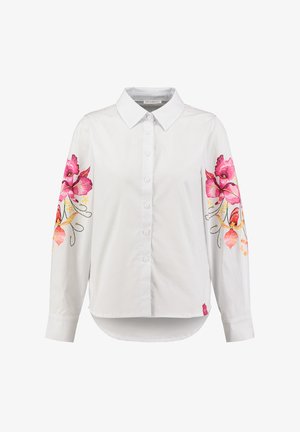 Camicia bianca a maniche lunghe con bottoni, colletto piegato e stampe floreali rosa su entrambe le maniche dalla spalla al polsino.