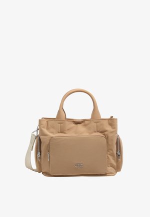 Sac fourre-tout doux beige avec poignées doubles, poche avant zippée, compartiments latéraux zippés et bandoulière blanche détachable.