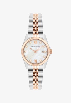 Reloj de plata y oro rosa con una correa de acero inoxidable, cara de madreperla blanca texturizada, acentos dorados y marcadores similares a diamantes.