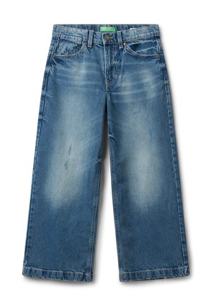 Jean en denim bleu à jambe large avec des détails décolorés et usés, poches avant, passants de ceinture et fermeture par bouton.