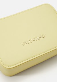 Valentino Bags Sac bandoulière - vaniglia