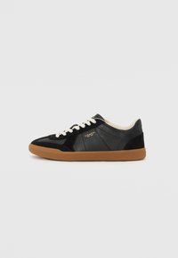 Unselected, black