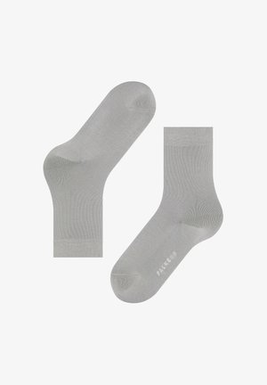 Graue Baumwollmischung-Sneakersocken mit einer glatten Textur, gerippten Bündchen und dezenten Markenlogos an den Seiten. Keine Muster oder zusätzlichen Akzente.