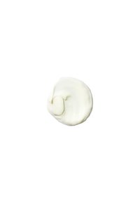 Crème blanche avec une texture lisse et brillante, formée en un tourbillon irrégulier, ressemblant à un petit monticule ou à une cuillerée.