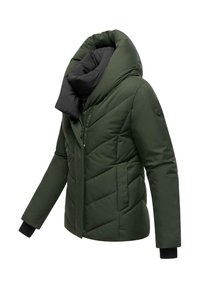 Groene pufferjack met hoge kraag, ritssluiting en gewatteerde textuur. Zwarte binnenvoering en zwarte manchetten aan de mouwen.