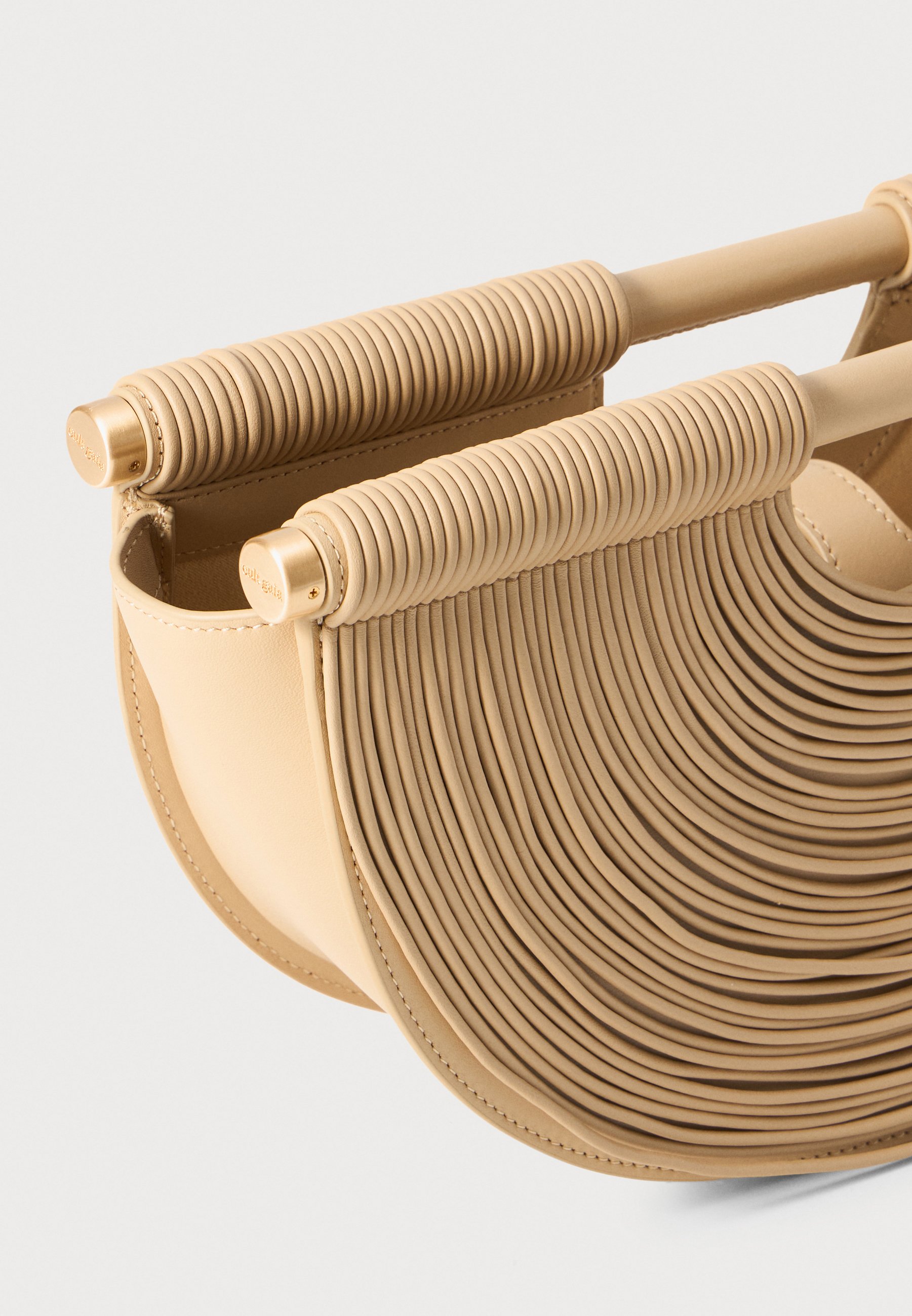 Cult Gaia LOU TOP HANDLE - Handbag - sand/beige - Zalando.co.uk