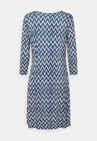 Robe navy avec motif zigzag blanc, encolure ronde et manches trois-quarts. Tissu doux, coupe évasée, tombe au milieu de la cuisse.