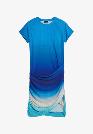 Abito blu con gradiente e maniche corte, caratterizzato da un design arricciato e una texture liscia, che sfuma da un blu scuro a un blu chiaro.
