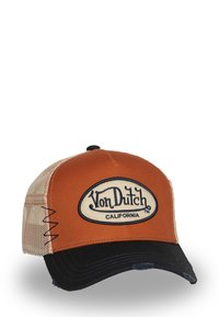 Gorra de béisbol de malla color óxido con visera negra, que presenta un parche con logo bordado en crema etiquetado como "Von Dutch California".