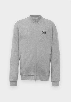 Gaišpelēka svītraina jaku ar EA7 Emporio Armani logo kreisajā krūtī, ar sānu kabatām un ribotu piedurkņu un apakšējo malu.