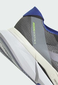adidas Performance ADIZERO BOSTON 12 - Silniční běžecké boty - silver dawn/lucid blue