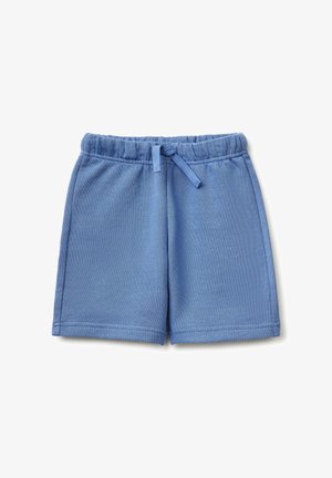 Blaue weiche Kinder-Shorts mit elastischem Bund und vorderem Kordelzug, flach auf weißem Hintergrund liegend.
