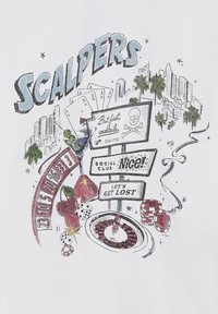 White t-shirt featuring a graphic design with the word "SCALPERS," playing cards, tropical elements, dice, and casino motifs in vibrant colors.