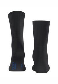 Para czarnych skarpetek do połowy łydki z prążkowanym wzorem, jedna z nich ukazuje spód z niebieskim napisem "FALKE RUN RIB" oraz oznaczeniem rozmiaru "42-43".