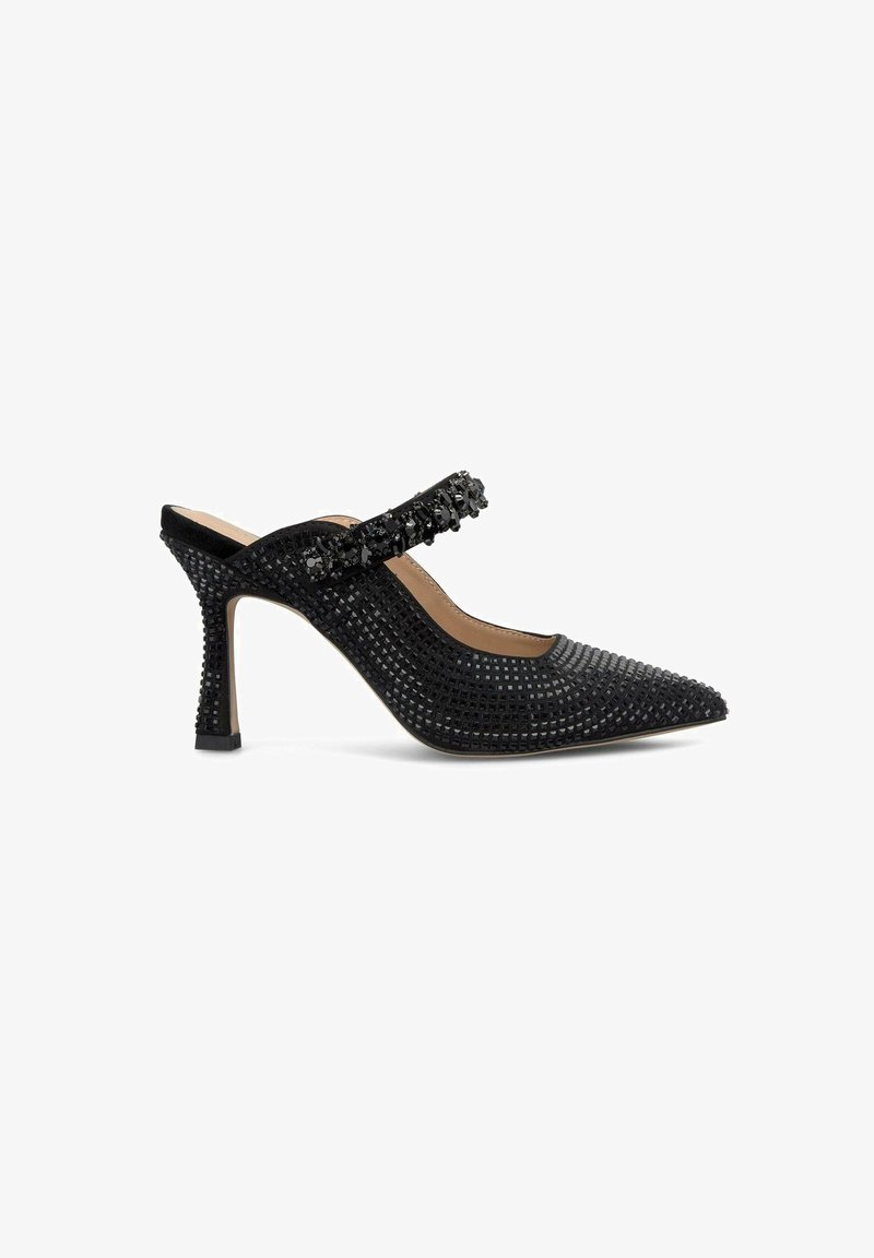 Czarna szpilka z ostro zakończonym noskiem, ozdobna tekstura siateczki, dekoracyjny pasek z czarnych koralików oraz wzorzysta pięta.