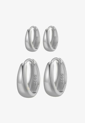 Silberne Creolen in zwei Größen mit glatter Oberfläche, runder Form und S925-Stempel auf der Innenseite.