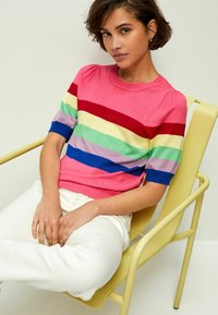 Next CREW NECK SHORT SLEEVE-REGULAR FIT - Marškinėliai su spaudiniu - pink rainbow