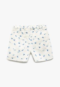 Blomsterprydede denimshorts i off-white, med blå blomster, rå kant og to baglommer. Stylet med en flettet talje.