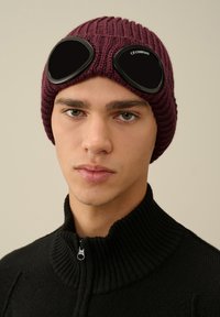 C.P. Company ZOCCOTTO GOGGLE - Berretto - burgundy
