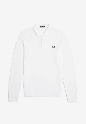 Biela polo košeľa s dlhým rukávom vyrobená z bavlny, s golierom, trojknoflíkovým zapínaním a malým čiernym vyšitým logom na hrudi.