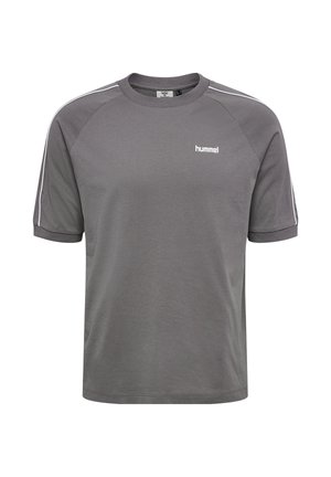Grå sports T-shirt med korte ærmer, hvide striber på skuldrene og lille "hummel"-logo på venstre bryst.