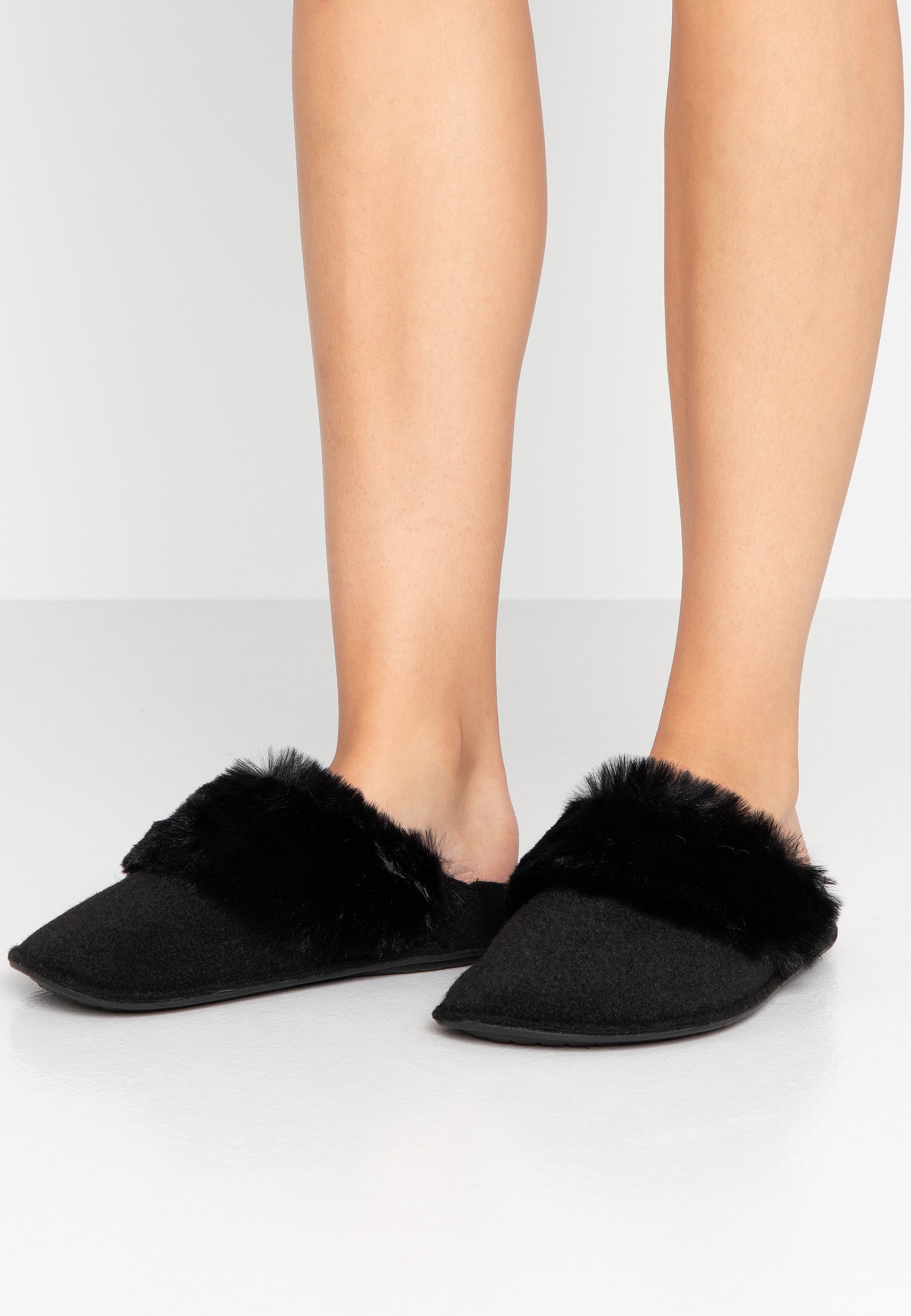 crocs classic luxe slipper