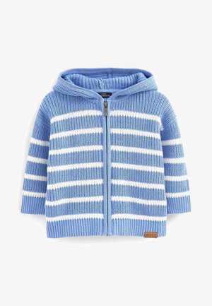 Blå strikket baby-hoodie med hvide vandrette striber, frontlynlås og lille brun mærketag i bunden.