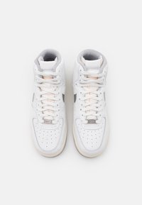 Thumbnail Image 9