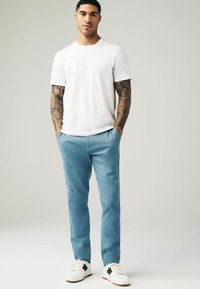 Next SLIM FIT STRETCH - Chino hlače - light blue