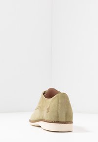 Apple of Eden Chaussures à lacets - khaki