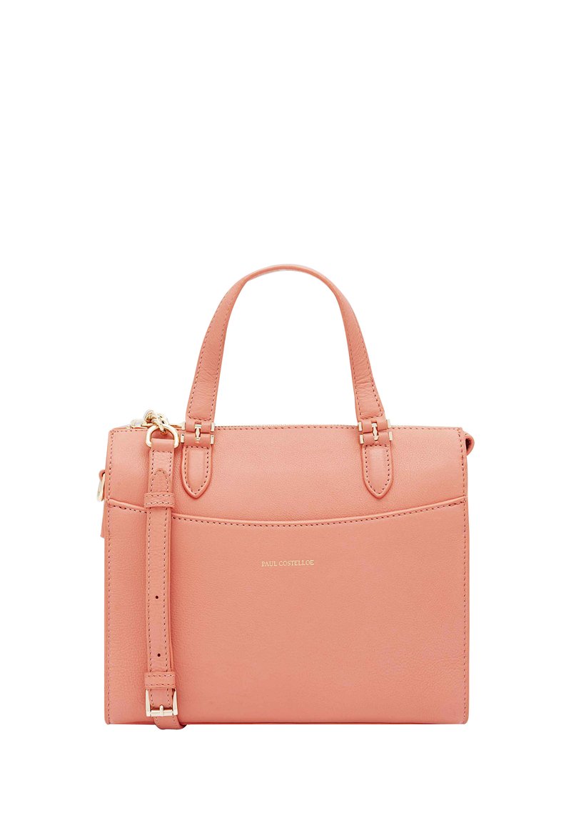 Roze leren handtas met twee korte handvatten en een afneembare schouderband. Heeft een minimalistisch ontwerp en gouden accenten.