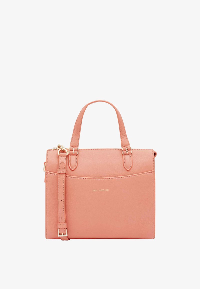 Roze leren handtas met twee korte handvatten en een afneembare schouderband. Heeft een minimalistisch ontwerp en gouden accenten.