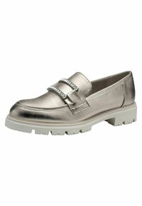 Metallic zilveren loafers met een ronde neus, voorzien van twee horizontale banden versierd met metalen accenten, en een robuuste witte buitenzool.