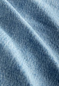 Unselected, mid blue