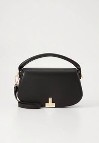 Geantă neagră din piele cu textură netedă, formă structurată, mâner superior și detaliu deosebit din metal auriu în față. Curea de umăr reglabilă inclusă.