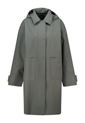 Vesisuojav, harmaa sadetakki, jossa on huppu, kaksi suurta etutaskua ja napitus. Ominaisuuksiin kuuluvat leveät hihat, joissa on säädettävät resorit.