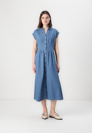 PLEATED WAIST MAXI DRESS - Denim dress - medium wash