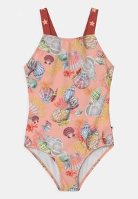 Fato de banho de uma peça com fundo coral rosa, apresentando estampas coloridas de conchas e corais. Alças vermelhas com acentos de estrelas. Textura suave.