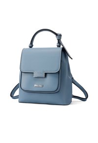 Zaino blu in pelle con una forma strutturata, pattina frontale, hardware rettangolare in argento e spallacci regolabili. Tessuto liscio con cuciture dettagliate.