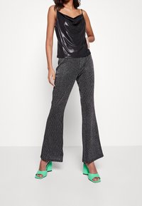 Monki Tygbyxor - black