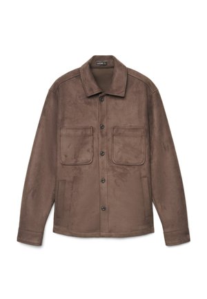 Veste marron boutonnée avec deux poches poitrine et deux poches latérales, manches longues et col, présentée sur fond blanc.