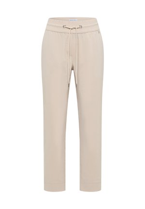Pantalon beige à taille élastique avec cordon et œillets métalliques, jambes droites et petite étiquette logo sur le côté.