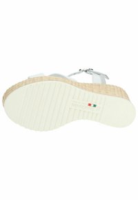 Sandalo con zeppa bianca e piattaforma in juta intrecciata, suola in gomma testurizzata e cinturino alla caviglia regolabile. Dotato di fibbia metallica e logo impresso.