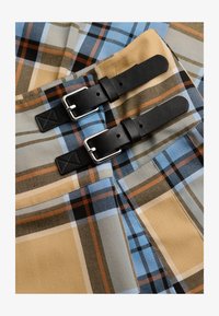 Niewybrane, blue beige check