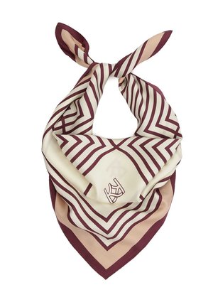 Foulard in seta con un motivo geometrico a zigzag nei toni crema e bordeaux, dotato di un logo distintivo e bordi a contrasto.