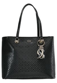 Sac cabas noir Guess avec motif de logo texturé, double lanière d'épaule, quincaillerie argentée et pendentif logo en métal suspendu.