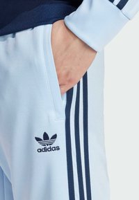adidas Originals SST TP - Teplákové kalhoty - clear sky night indigo