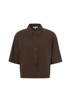 Ciemnobrązowa koszula na krótki rękaw z kołnierzykiem i kieszonką na piersi, krótki krój, z widocznymi guzikami z przodu.